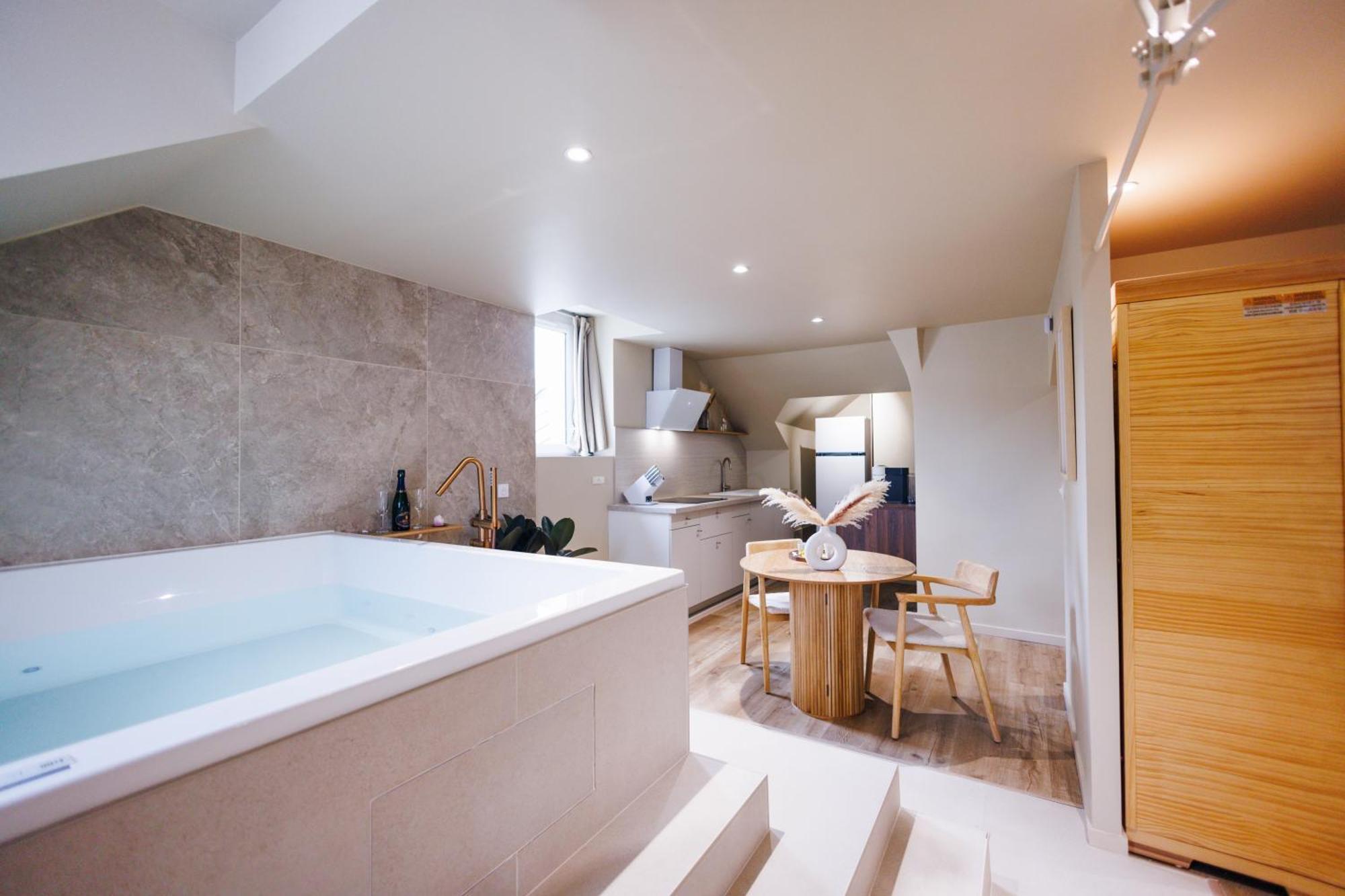 Eden Room - Luxe, Balneo & Sauna Le Mans Dış mekan fotoğraf